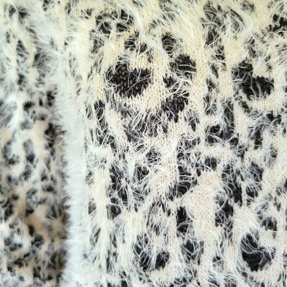 NWT XOXO Fuzzy Leopard Knit Sweater Large - Picture 2 of 4